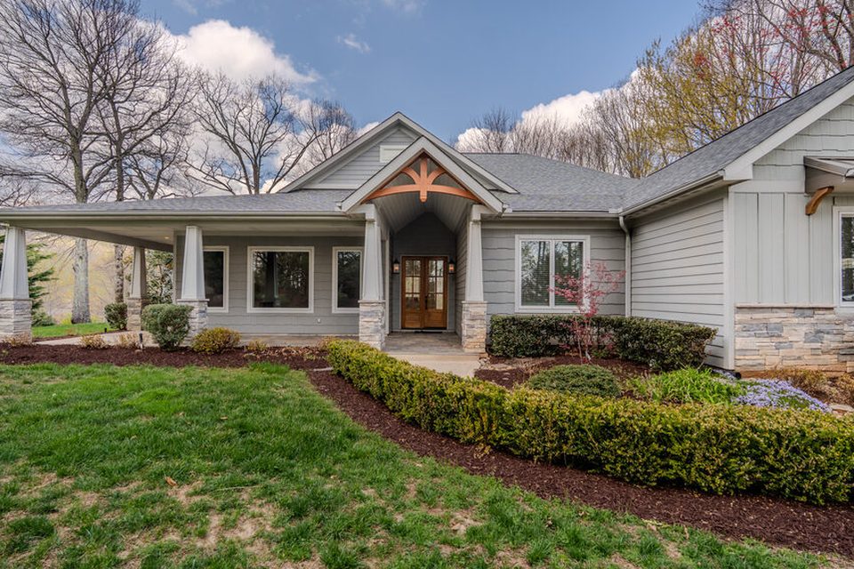 38 The Cliffs Parkway, The Cliffs at Glassy, Landrum, SC. Offered at $899,000. 4 BD · 4 BA · 0.5 AC · membership credit.
